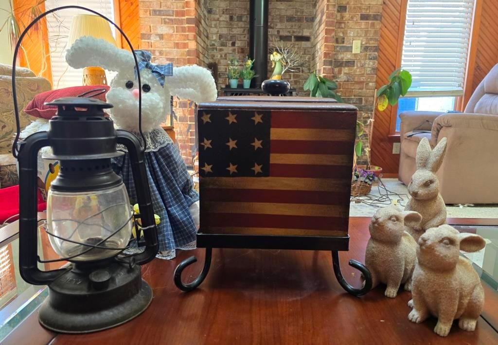 Patriotic Decor with Rabbit Figurines