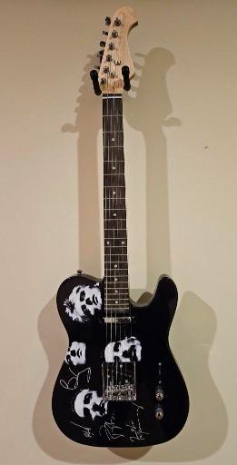 Signature Series Electric Guitar with Iconic Artwork