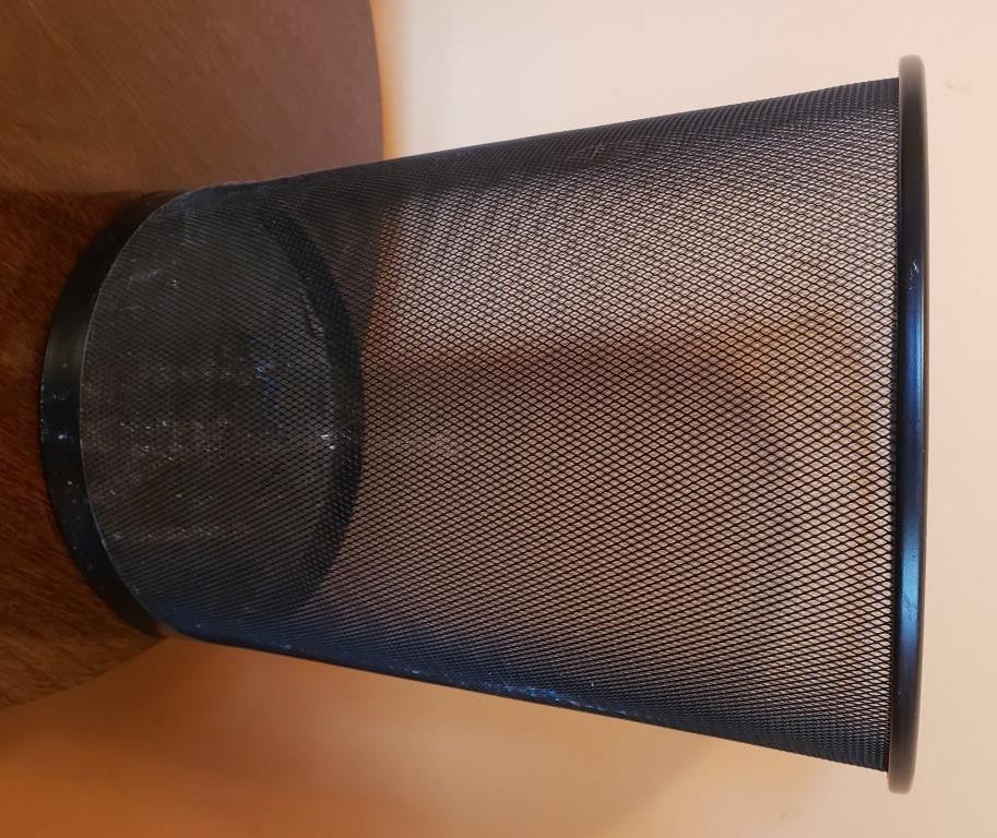 Black Metal Mesh Wastebasket - Durable and Stylish Office Trash Bin