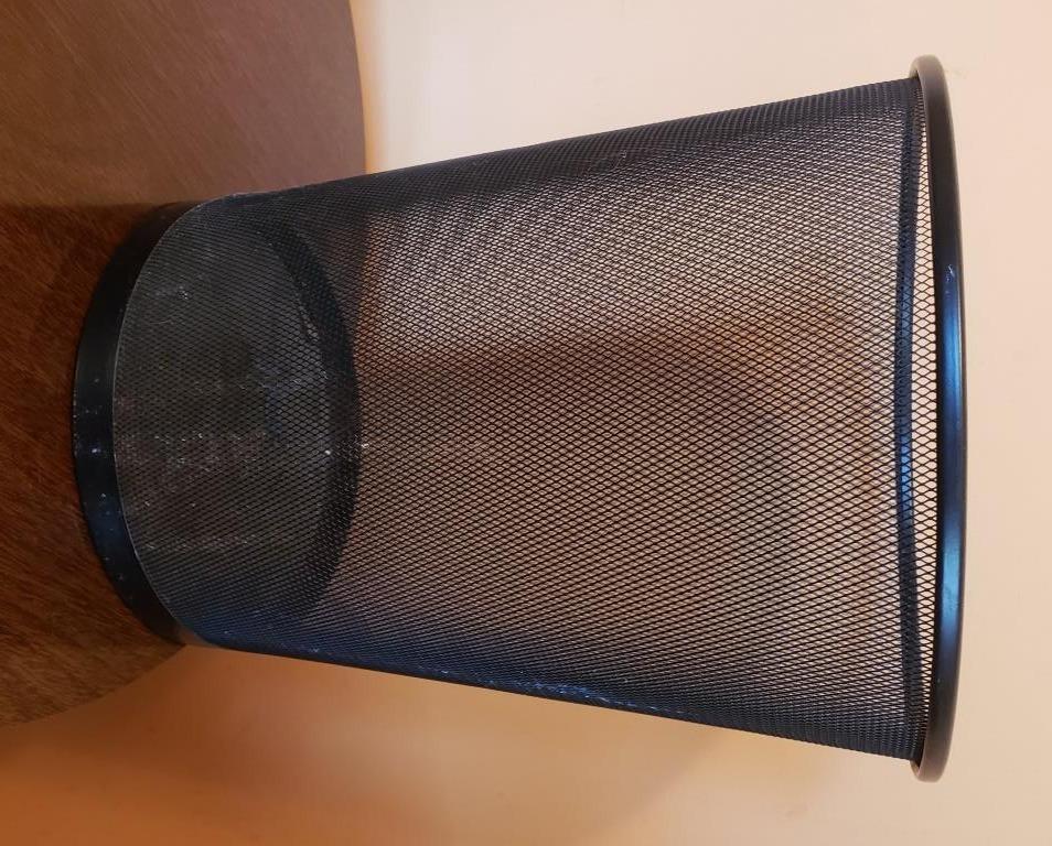 Black Metal Mesh Wastebasket - Durable and Stylish Office Trash Bin