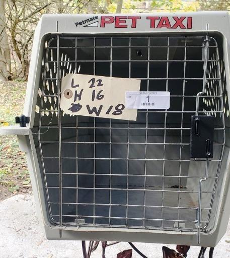 Petmate Pet Taxi Carrier for Small Animals with Dimensions L22 H16 W18