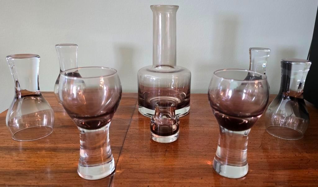 Elegant Decanter with Six Glasses