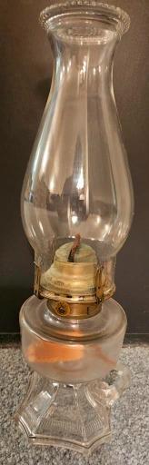 Vintage Glass Oil Lamp - Timeless Elegance for Collectors