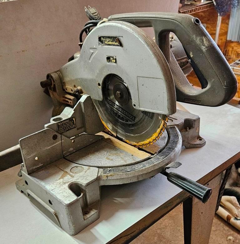 10" Professional Woodworker Miter Saw - Precision Cutting Tool for Craftsmen
